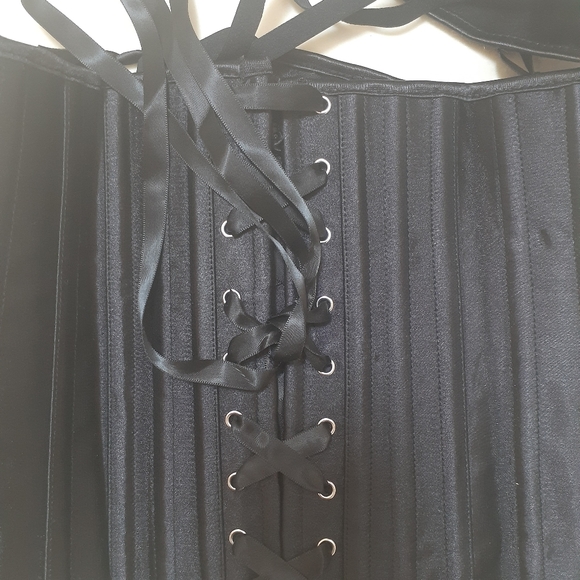 Black corset waist trainer. - Picture 2 of 3